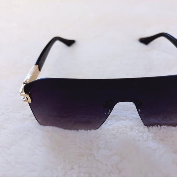 Sadie Black Oversized Rimless Flat-Top Sunglasses - Picture 6 of 12